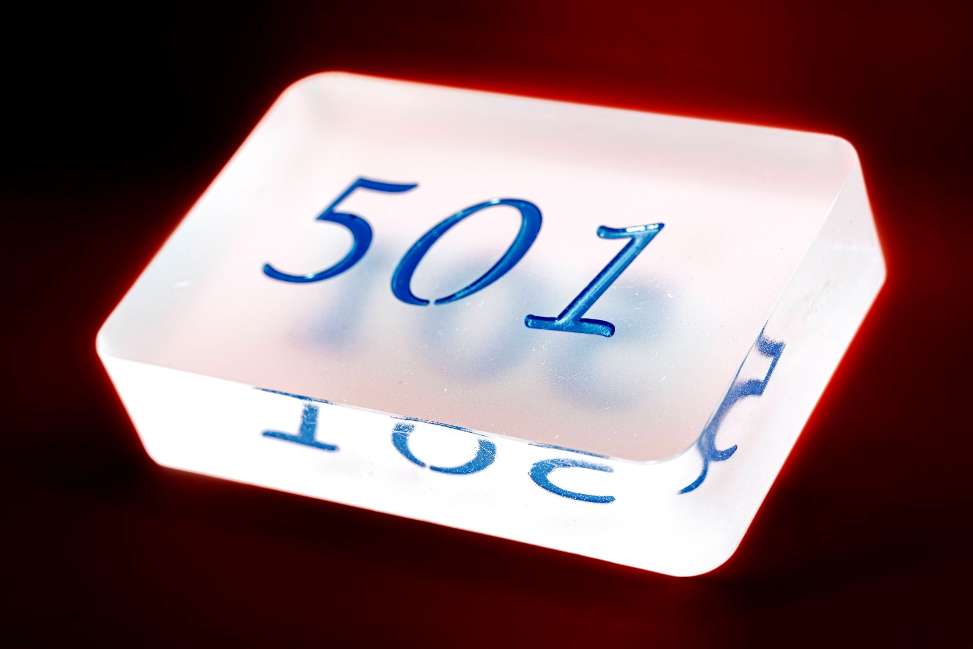 Targhette con Numeri per Camere Hotel: Come Personalizzarle e Renderle Uniche