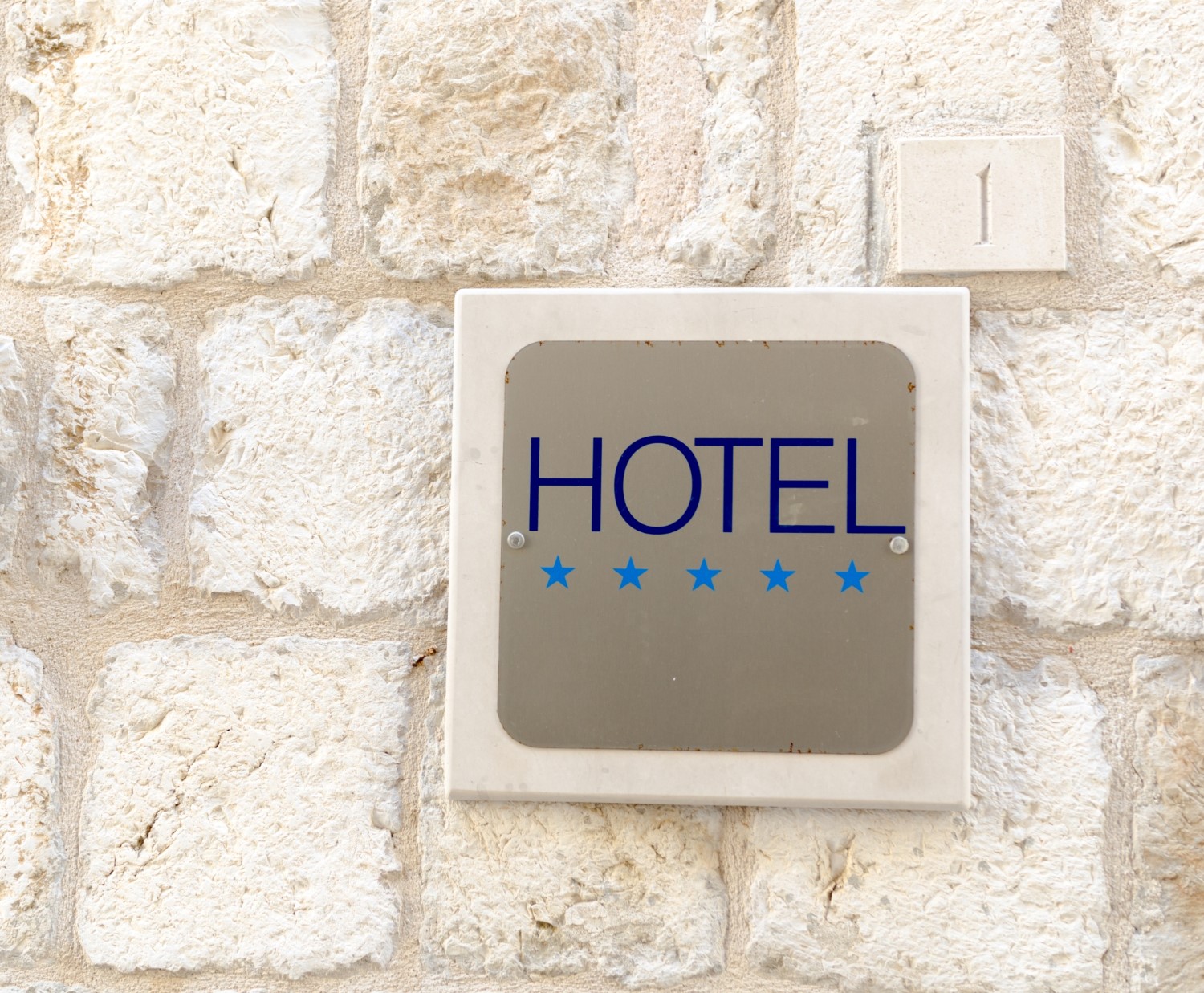 Targhe per Hotel soluzioni professionali per reception, camere e aree comuni