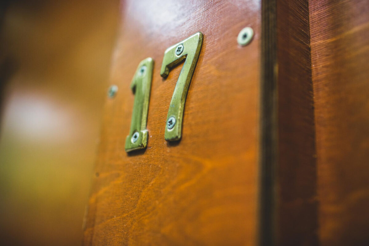 Targhe camere hotel design e incisione su misura