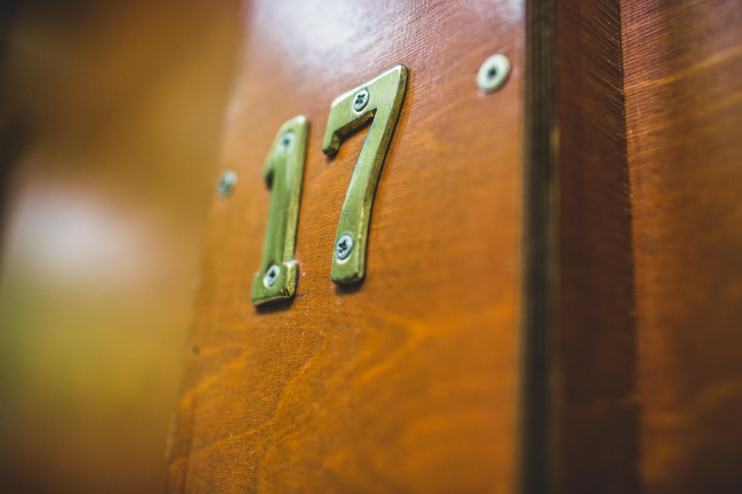 Targhe camere hotel design e incisione su misura